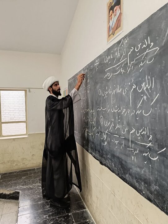 تصاویر/ روایتی از حضور طلاب در مدرسه شهید مصطفی خمینی (ره) فیروزکوه