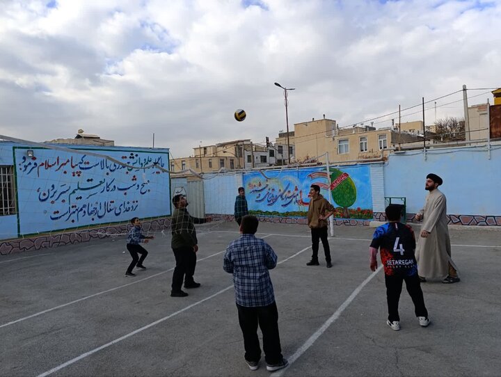 تصاویر/ روایتی از حضور طلاب در مدرسه شهید مصطفی خمینی (ره) فیروزکوه