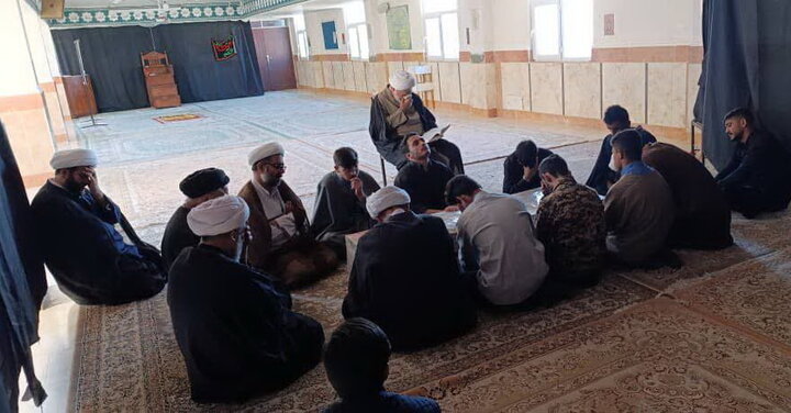 حوزه/ تصاویر میزبانی کارکنان مدرسه علمیه الغدیر نراق از شهید گمنام