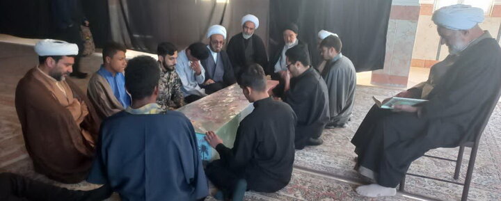 حوزه/ تصاویر میزبانی کارکنان مدرسه علمیه الغدیر نراق از شهید گمنام