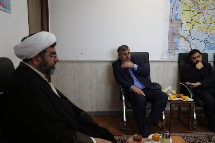 تصاویر/دیدار معاونت توسعه مدیریت و منابع استانداری خوزستان با مدیر حوزه علمیه خوزستان