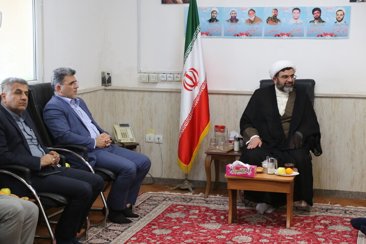تصاویر/دیدار معاونت توسعه مدیریت و منابع استانداری خوزستان با مدیر حوزه علمیه خوزستان