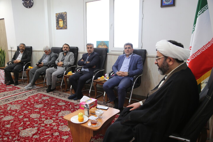 تصاویر/دیدار معاونت توسعه مدیریت و منابع استانداری خوزستان با مدیر حوزه علمیه خوزستان