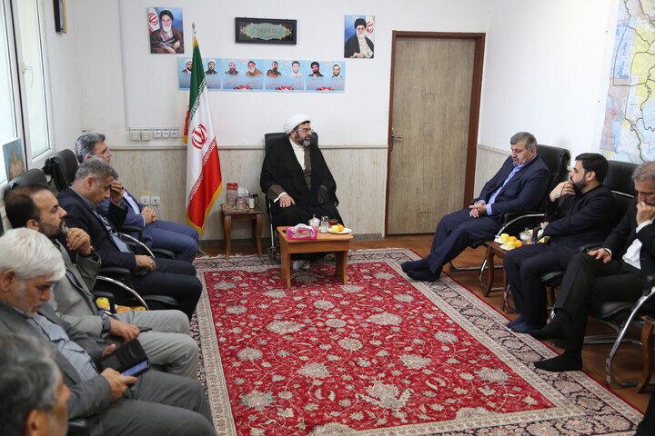 تصاویر/دیدار معاونت توسعه مدیریت و منابع استانداری خوزستان با مدیر حوزه علمیه خوزستان