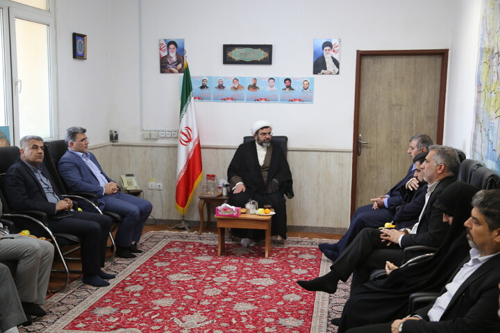 تصاویر/دیدار معاونت توسعه مدیریت و منابع استانداری خوزستان با مدیر حوزه علمیه خوزستان