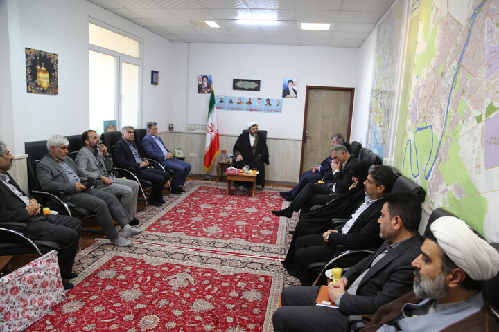 تصاویر/دیدار معاونت توسعه مدیریت و منابع استانداری خوزستان با مدیر حوزه علمیه خوزستان