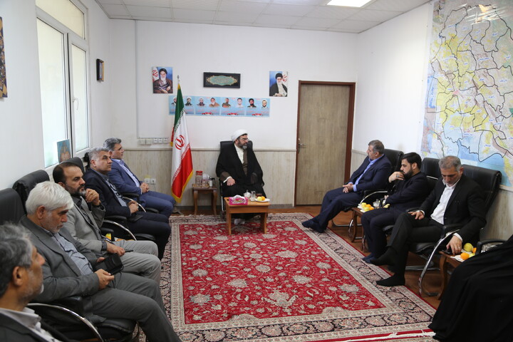 تصاویر/دیدار معاونت توسعه مدیریت و منابع استانداری خوزستان با مدیر حوزه علمیه خوزستان