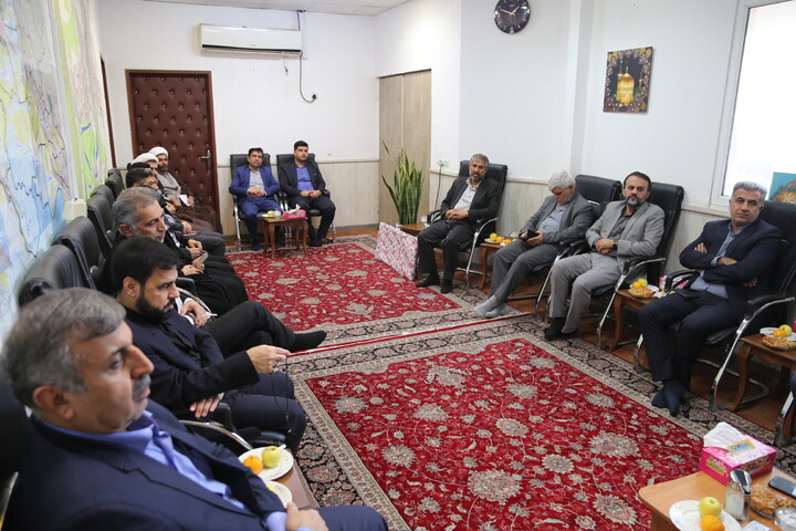 تصاویر/دیدار معاونت توسعه مدیریت و منابع استانداری خوزستان با مدیر حوزه علمیه خوزستان