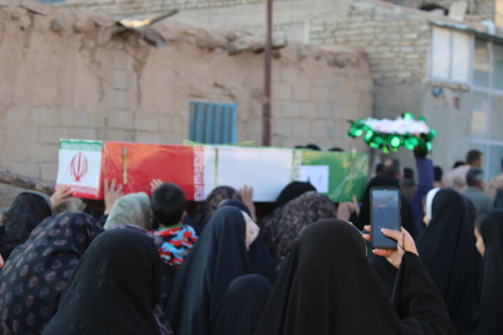 تصاویر/مراسم استقبال از پیکر مطهر شهید گمنام در روستای طلوبین  شهرستان میامی