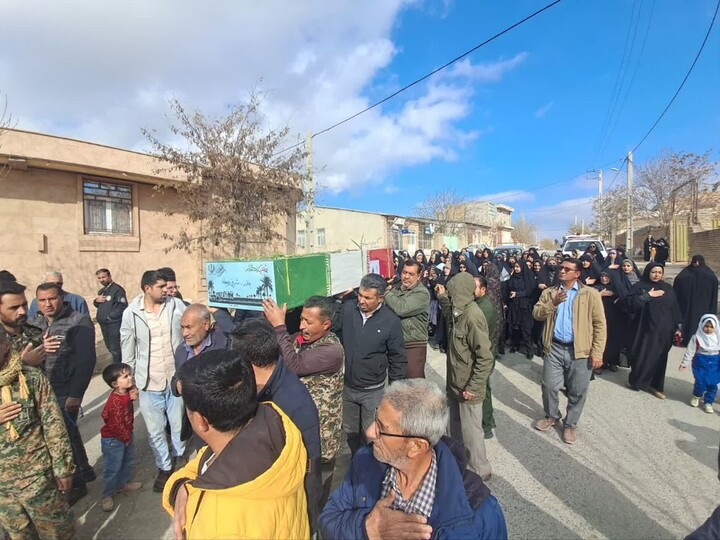 تصاویر/مراسم استقبال از پیکر مطهر شهید گمنام در روستای طلوبین  شهرستان میامی