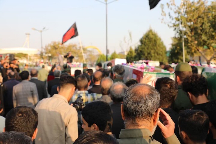 تصاویر/ استقبال از شهدای گمنام در استان سمنان با حضور پرشور مردم شهیدپرور سمنان در یادمان کوشک امام رضا(ع)