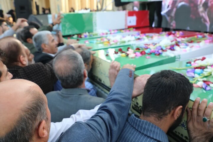 تصاویر/ استقبال از شهدای گمنام در استان سمنان با حضور پرشور مردم شهیدپرور سمنان در یادمان کوشک امام رضا(ع)