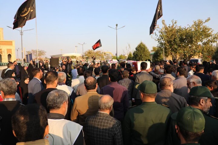 تصاویر/ استقبال از شهدای گمنام در استان سمنان با حضور پرشور مردم شهیدپرور سمنان در یادمان کوشک امام رضا(ع)