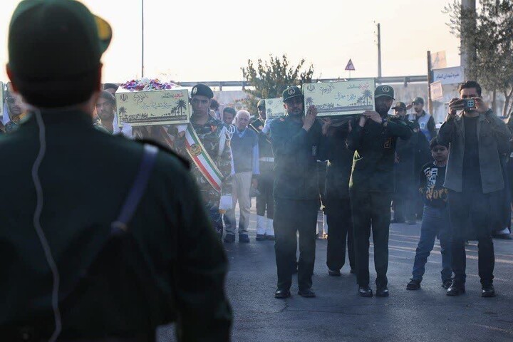 تصاویر/ استقبال از شهدای گمنام در استان سمنان با حضور پرشور مردم شهیدپرور سمنان در یادمان کوشک امام رضا(ع)