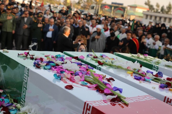 تصاویر/ استقبال از شهدای گمنام در استان سمنان با حضور پرشور مردم شهیدپرور سمنان در یادمان کوشک امام رضا(ع)