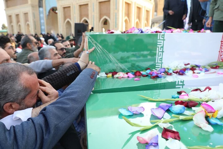 تصاویر/ استقبال از شهدای گمنام در استان سمنان با حضور پرشور مردم شهیدپرور سمنان در یادمان کوشک امام رضا(ع)