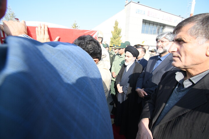 تصاویر/ استقبال از پیکر مطهر 6 شهید گمنام در ارومیه