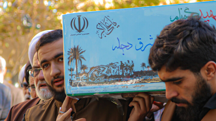 تصاویر/مدرسه علمیه آیت‌الله آخوند (ره) همدان میزبان پیکر مطهر شهید گمنام شد