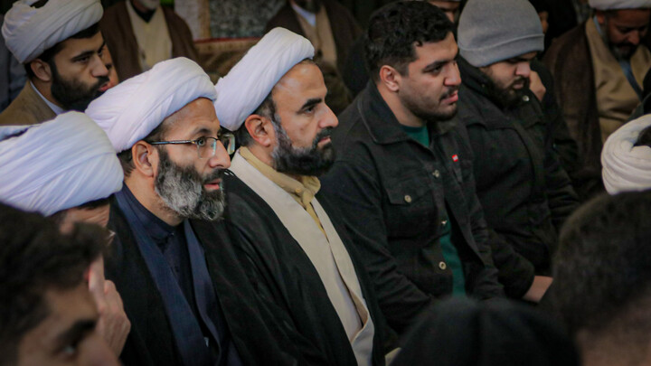 تصاویر/مدرسه علمیه آیت‌الله آخوند (ره) همدان میزبان پیکر مطهر شهید گمنام شد