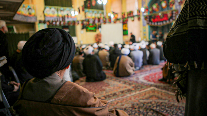 تصاویر/مدرسه علمیه آیت‌الله آخوند (ره) همدان میزبان پیکر مطهر شهید گمنام شد