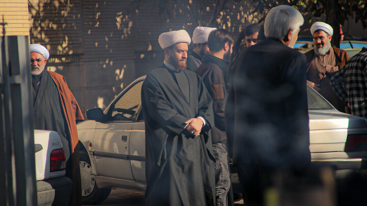 تصاویر/مدرسه علمیه آیت‌الله آخوند (ره) همدان میزبان پیکر مطهر شهید گمنام شد