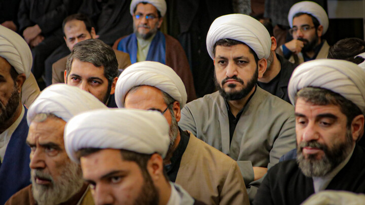 تصاویر/مدرسه علمیه آیت‌الله آخوند (ره) همدان میزبان پیکر مطهر شهید گمنام شد