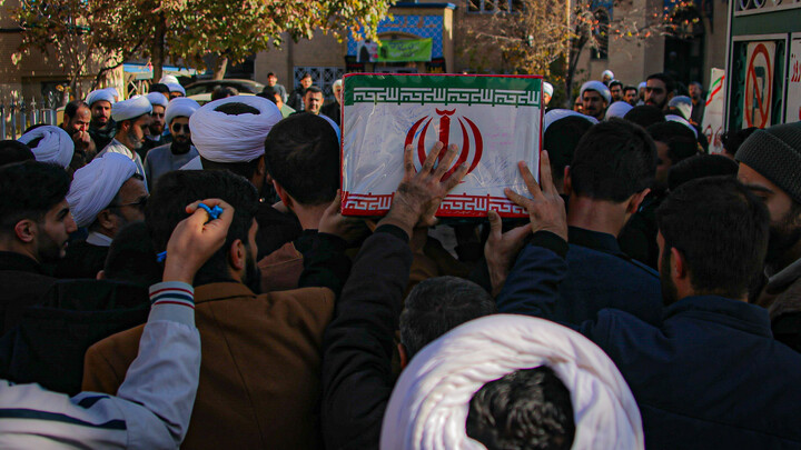 تصاویر/مدرسه علمیه آیت‌الله آخوند (ره) همدان میزبان پیکر مطهر شهید گمنام شد