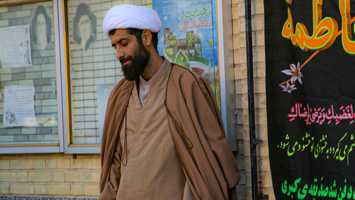 تصاویر/مدرسه علمیه آیت‌الله آخوند (ره) همدان میزبان پیکر مطهر شهید گمنام شد