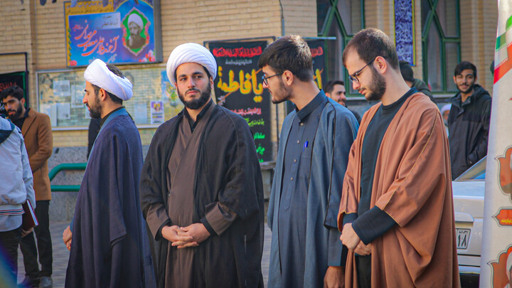 تصاویر/مدرسه علمیه آیت‌الله آخوند (ره) همدان میزبان پیکر مطهر شهید گمنام شد