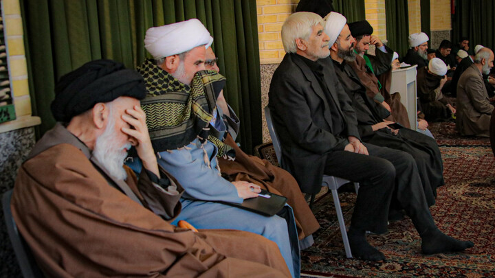 تصاویر/مدرسه علمیه آیت‌الله آخوند (ره) همدان میزبان پیکر مطهر شهید گمنام شد