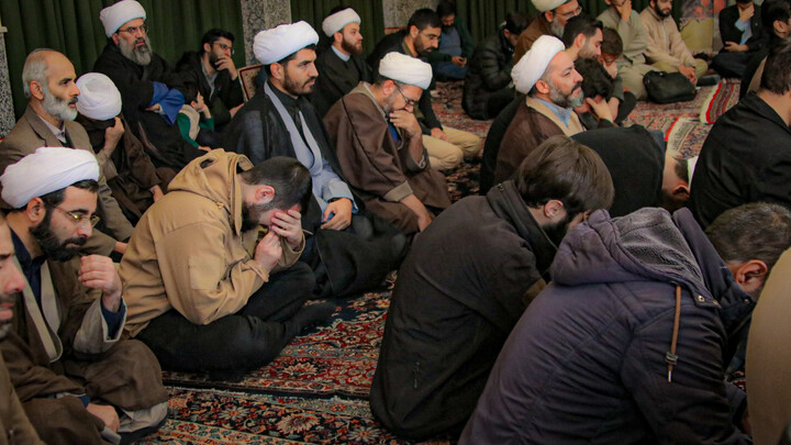 تصاویر/مدرسه علمیه آیت‌الله آخوند (ره) همدان میزبان پیکر مطهر شهید گمنام شد