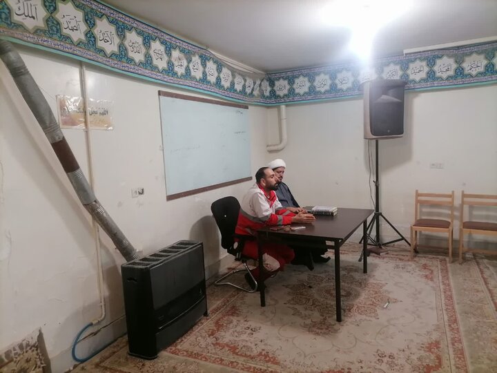 تصاویر/ نشست توجیهی دوره‌ آموزشی جمعیت هلال احمر مدرسه علمیه دارالعلم اسلامی