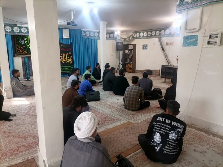 تصاویر/ نشست توجیهی دوره‌ آموزشی جمعیت هلال احمر مدرسه علمیه دارالعلم اسلامی