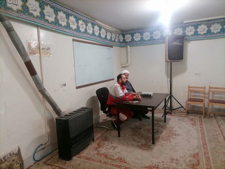 تصاویر/ نشست توجیهی دوره‌ آموزشی جمعیت هلال احمر مدرسه علمیه دارالعلم اسلامی