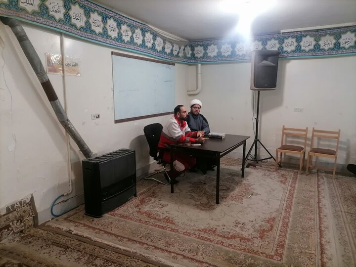 تصاویر/ نشست توجیهی دوره‌ آموزشی جمعیت هلال احمر مدرسه علمیه دارالعلم اسلامی