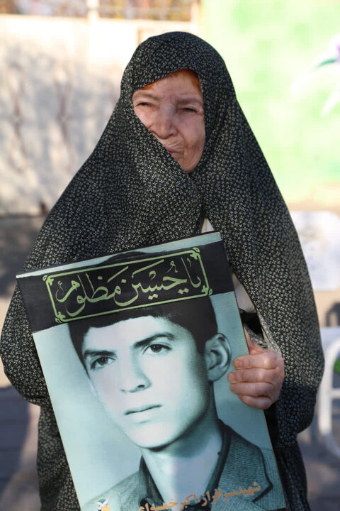 تصاویر /  آیین باشکوه استقبال از ۸ شهید گمنام دفاع مقدس در شهر شریف آباد قزوین  برگزار شد.