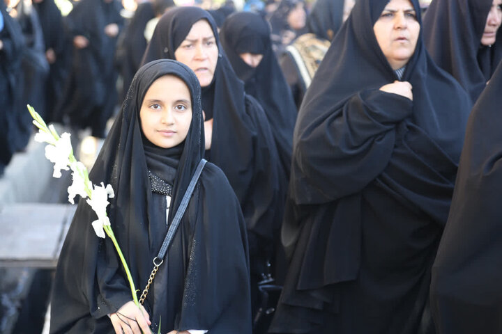 تصاویر /  آیین باشکوه استقبال از ۸ شهید گمنام دفاع مقدس در شهر شریف آباد قزوین  برگزار شد.