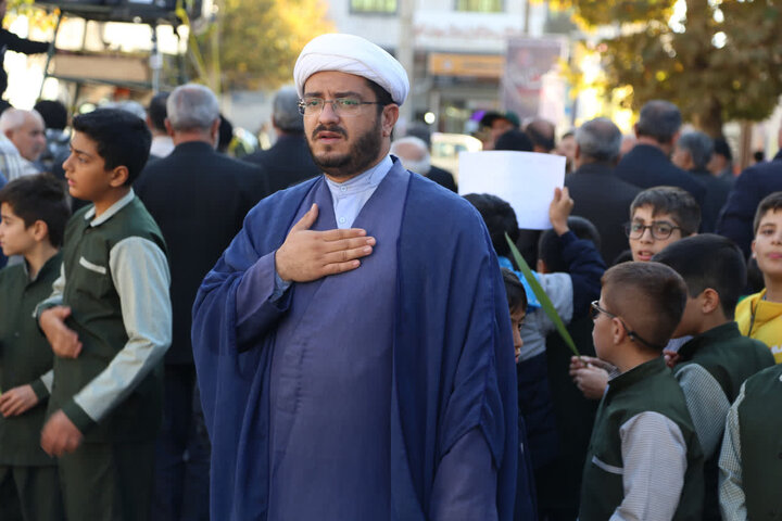 تصاویر /  آیین باشکوه استقبال از ۸ شهید گمنام دفاع مقدس در شهر شریف آباد قزوین  برگزار شد.