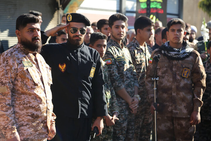 تصاویر /  آیین باشکوه استقبال از ۸ شهید گمنام دفاع مقدس در شهر شریف آباد قزوین  برگزار شد.