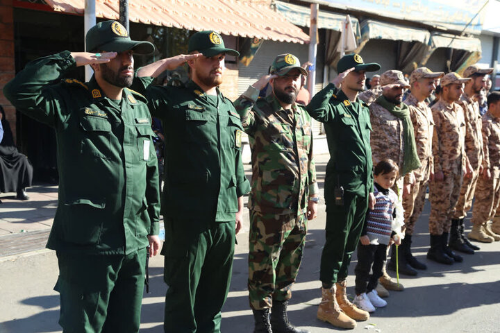 تصاویر /  آیین باشکوه استقبال از ۸ شهید گمنام دفاع مقدس در شهر شریف آباد قزوین  برگزار شد.