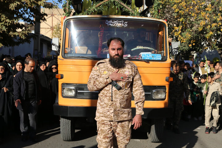 تصاویر /  آیین باشکوه استقبال از ۸ شهید گمنام دفاع مقدس در شهر شریف آباد قزوین  برگزار شد.