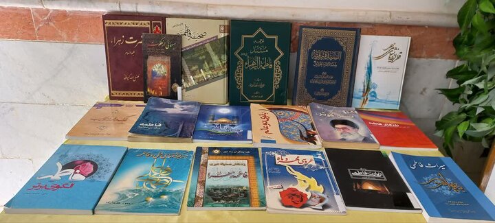 تصاویر/ نمایشگاه کتاب «باران رحمت فاطمی» در مدرسه علمیه فاطمه الزهرا (س) شهر کشکوئیه