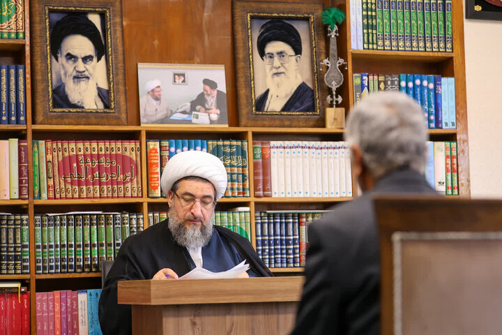 عکس | دیدار اقشار مختلف مردم با امام جمعه تبریز