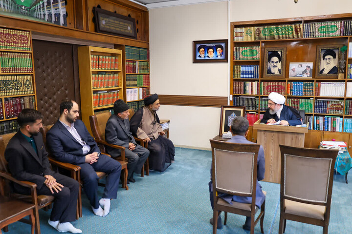 عکس | دیدار اقشار مختلف مردم با امام جمعه تبریز