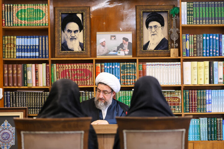 عکس | دیدار اقشار مختلف مردم با امام جمعه تبریز