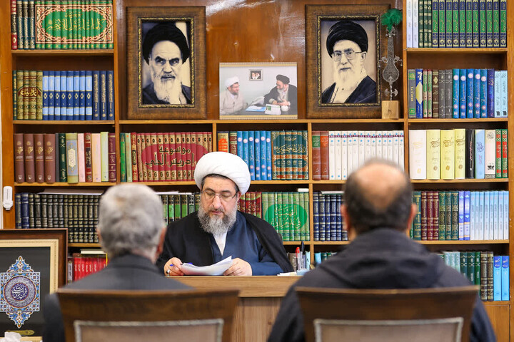 عکس | دیدار اقشار مختلف مردم با امام جمعه تبریز