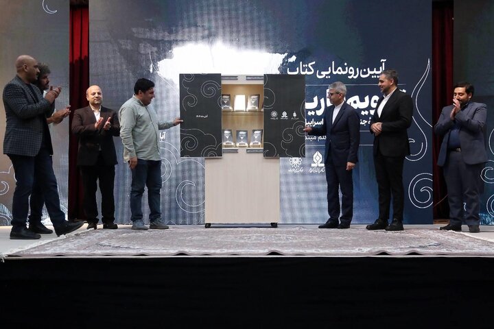 تصاویر/ رو‌نمایی از کتاب «تقویم تاریک»، یادداشت روزانه‌ جنگ تحمیلی ۱۲روزه