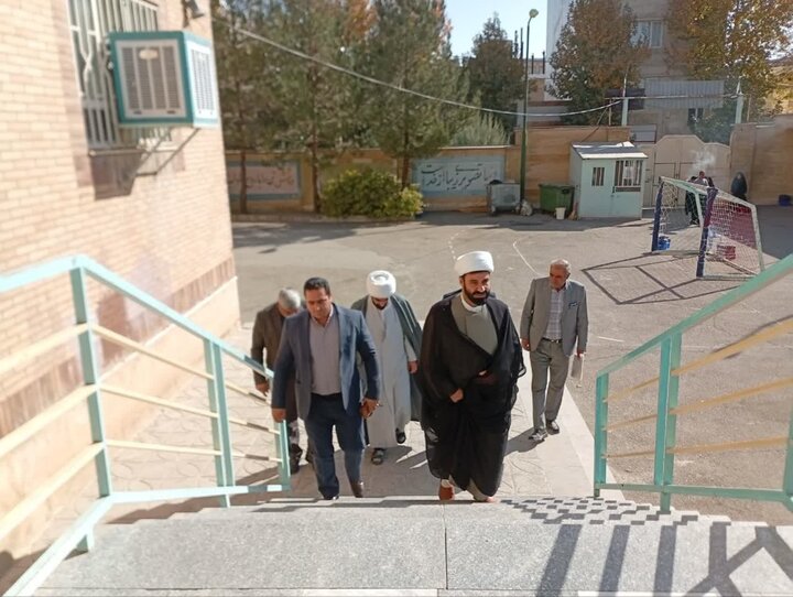 تصاویر/بازدید امام جمعه و مسئولان آموزش و پرورش نورآباد از مدارس و نمایشگاه عفاف و حجاب شهرستان