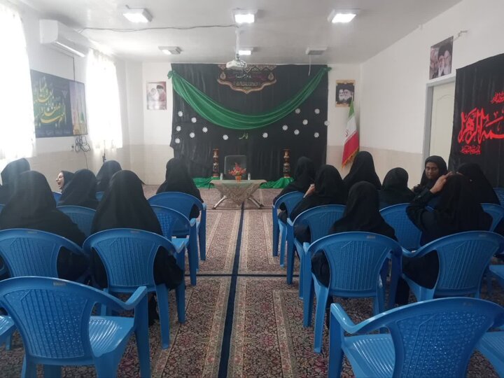 تصاویر/ بازدید دانش‌آموزان مدرسه کوثر شهداد از کتابخانه مدرسه علمیه الزهرا(س)