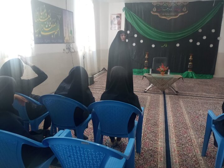 تصاویر/ بازدید دانش‌آموزان مدرسه کوثر شهداد از کتابخانه مدرسه علمیه الزهرا(س)